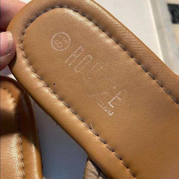 Rouge! Gold and Silver Sandals with Metallic Floral Design - Picture 11 of 12